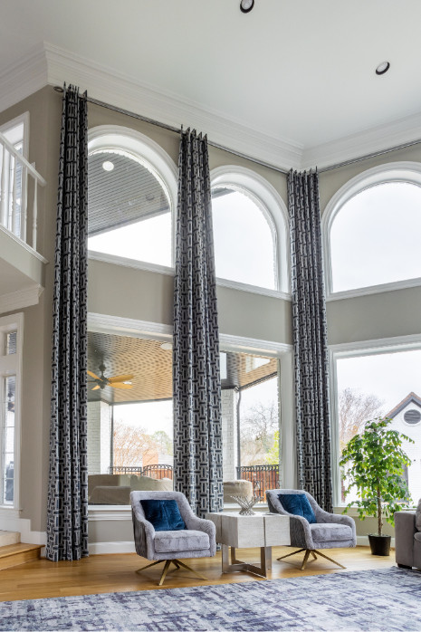 14 Window Treatments for Bay Windows to Enhance Their Beauty