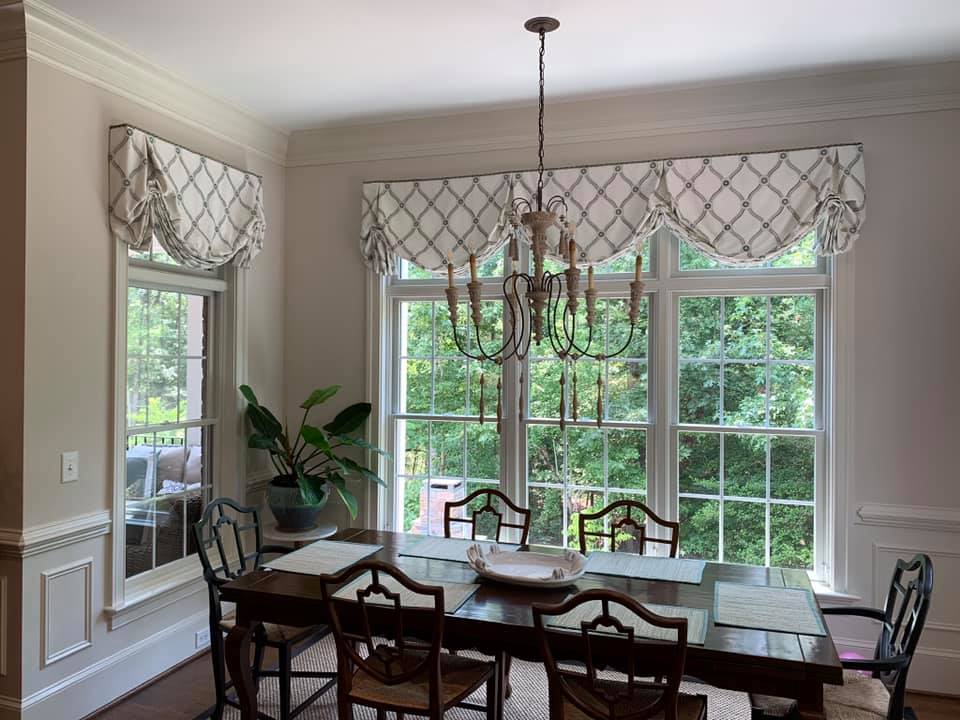 Valance Or Cornice Are They In Style, Dining Room Valance Ideas